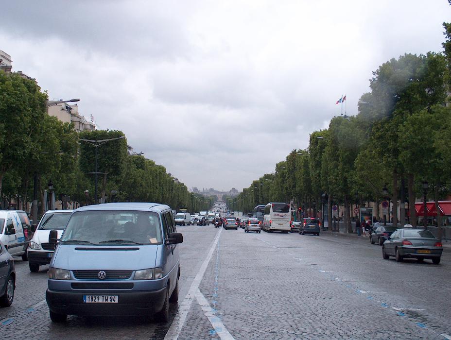 Champs Élysées hátra
