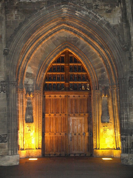 Caen, a templom kapuja